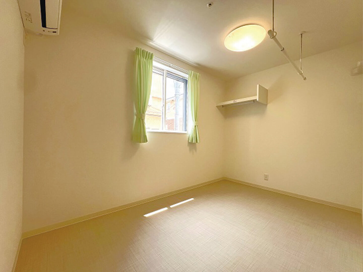 洋室5帖のお部屋です