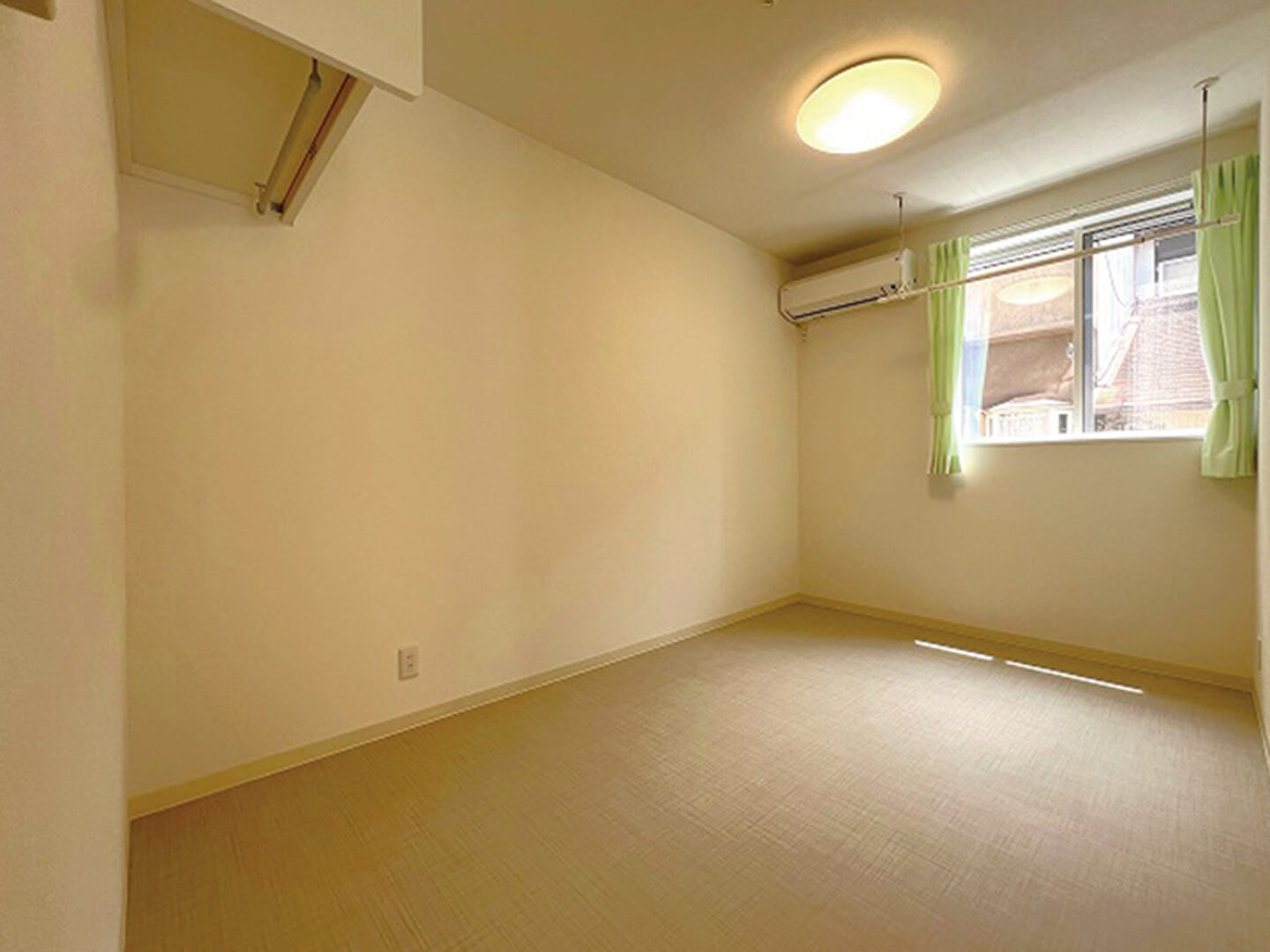 洋室5帖のお部屋です