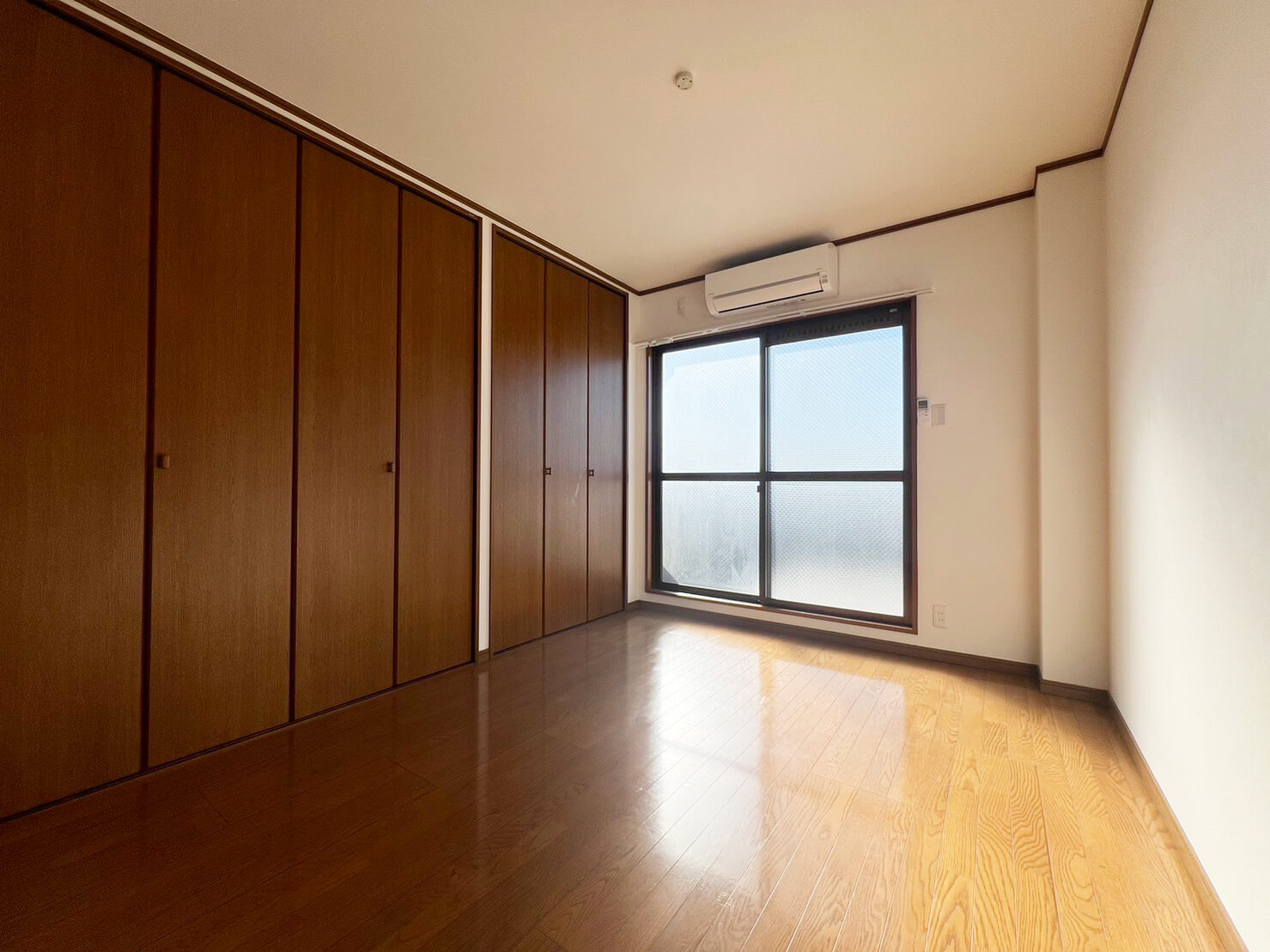 4階の洋室4.5帖のお部屋です